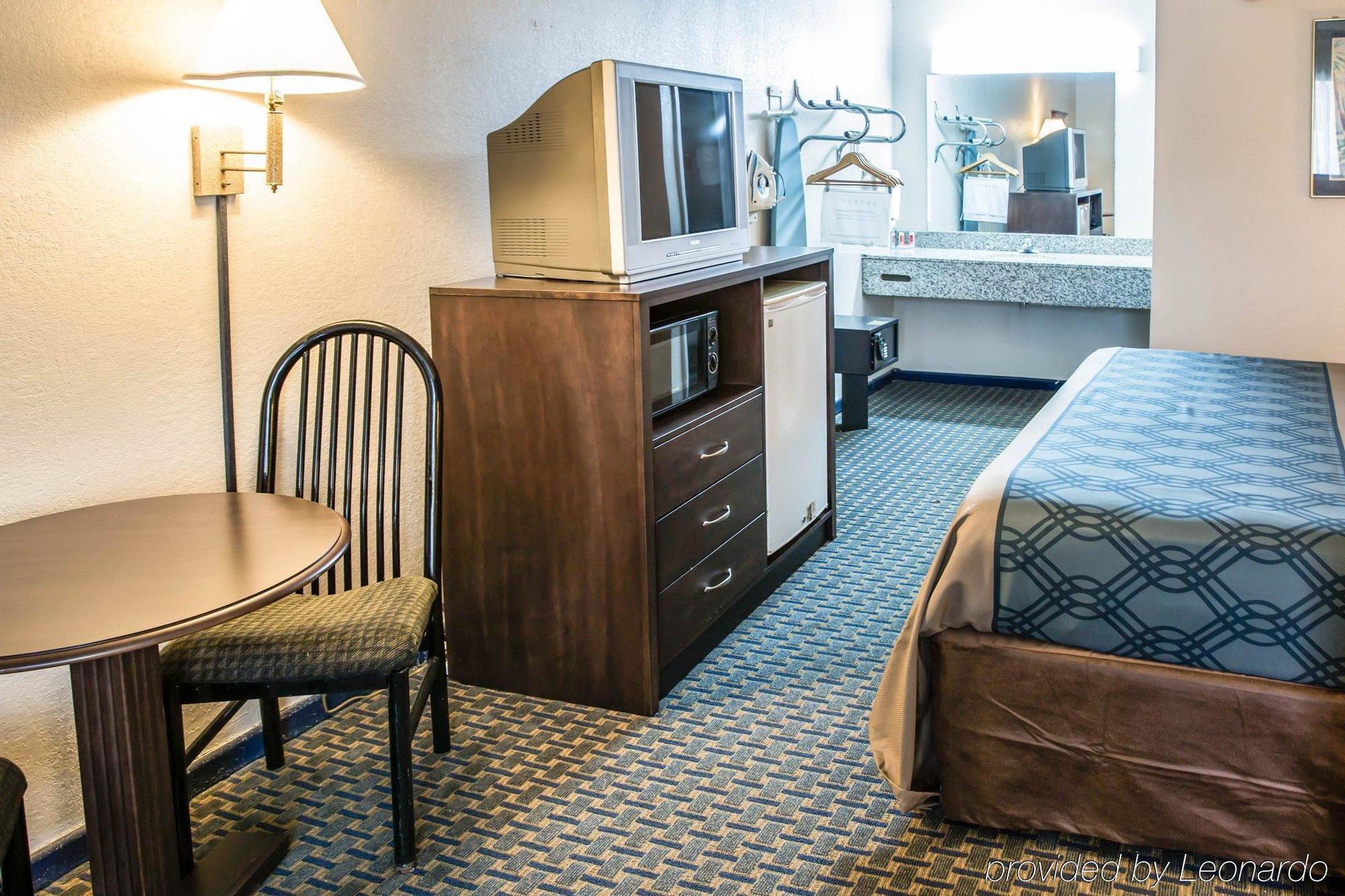 Rodeway Inn & Suites Wilmington North מראה חיצוני תמונה